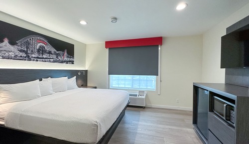 Family Suite, 2 Bedrooms, Non Smoking (1 King, 1 Queen and 1 Bunk Bed)