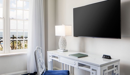 Room, 1 King Bed, City View (Mobility/Hearing Access, Roll-In Shwr)