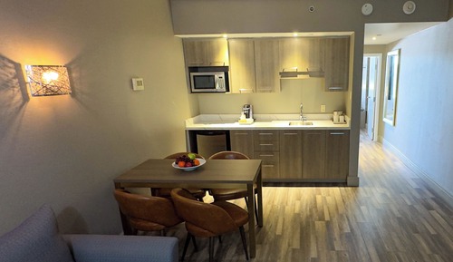 Suite, 1 King Bed, Non Smoking