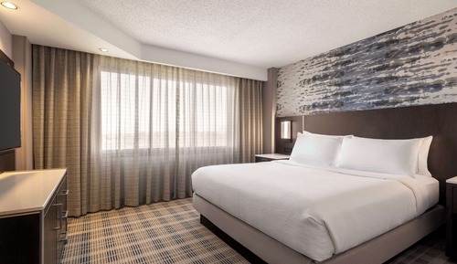Suite, 1 King Bed, Non Smoking, Corner