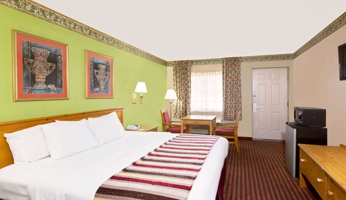 Room, Multiple Beds, Accessible, Non Smoking (Bathtub w/ Grab Bars)