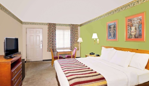 Room, 1 King Bed, Accessible, Non Smoking (Bathtub w/ Grab Bars)