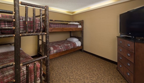Family Room, Non Smoking, One King, Two Sets of Bunk Beds