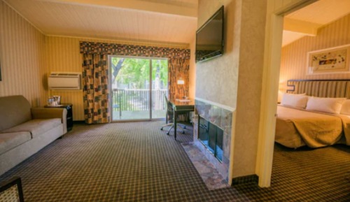 Suite, 1 King Bed with Sofa bed