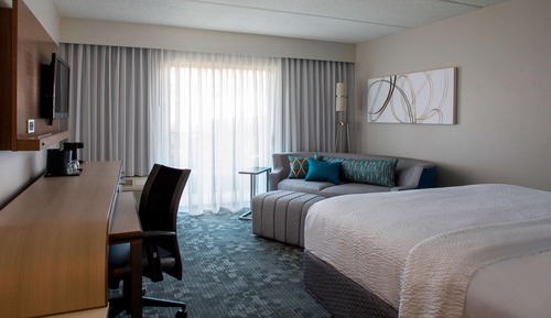 Deluxe Room, 1 King Bed with Sofa bed