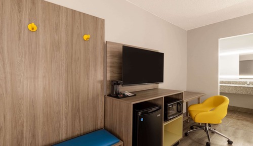 Room, 1 King Bed, Accessible, Non Smoking (Mobility)