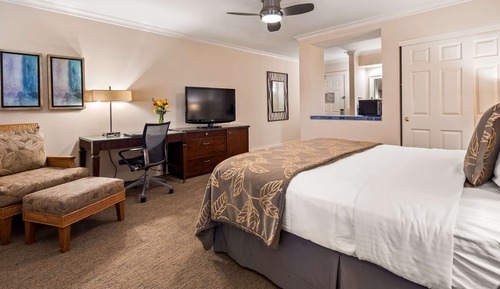 Suite, 1 King Bed, Non Smoking, Marina View (with Sofabed)