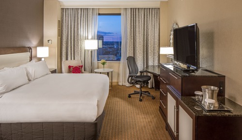 Superior Room, 1 King Bed, Accessible, Bathtub