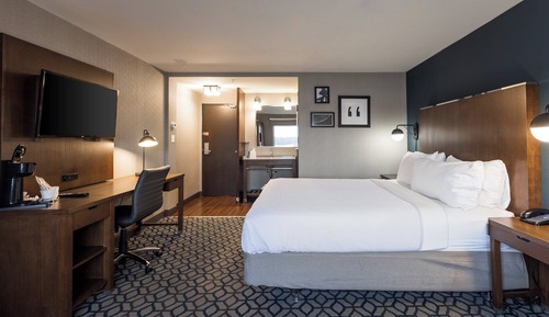 Standard Room, 1 King Bed, City View