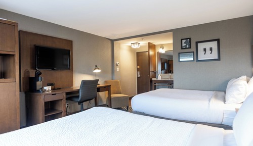 Standard Room, 2 Queen Beds, Pool View