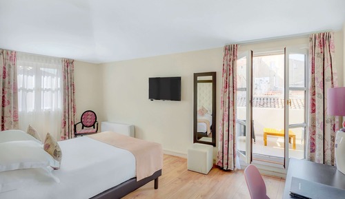 Privilege room,1queen bed, non smoking, terrace