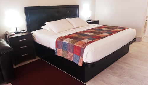 Basic Room, 1 King Bed, Non Smoking