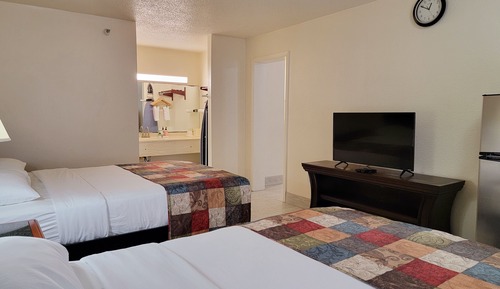 Basic Room, Multiple Beds, Non Smoking