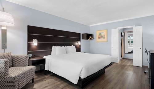 Standard Room, 1 Queen Bed, Accessible, Bathtub