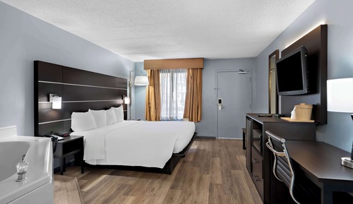 Standard Room, 1 King Bed, Non Smoking, Jetted Tub