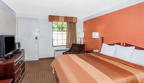 Standard Room, 1 King Bed, Accessible