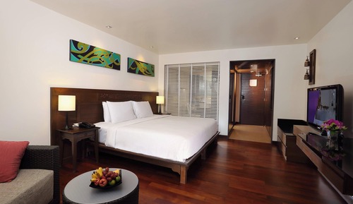 Room, 1 King Bed, Pool View (Balcony)