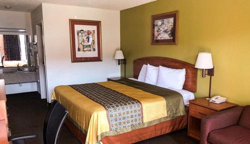 Standard Room, 1 King Bed, Non Smoking