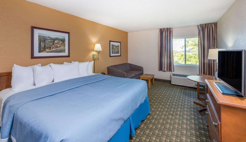 Standard Room, 1 King Bed