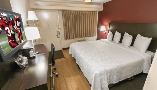 Standard Room, 1 King Bed (Smoke Free)