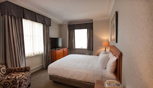 Suite, 1 King Bed (Authors)