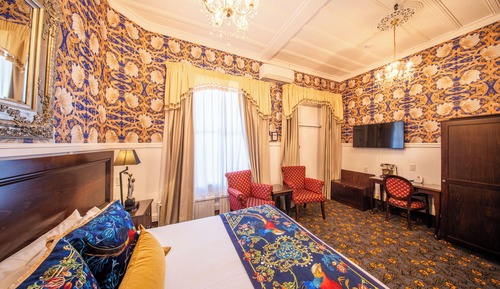 Estate Room