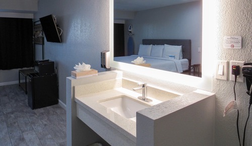 Standard Room, 1 King Bed, Non Smoking