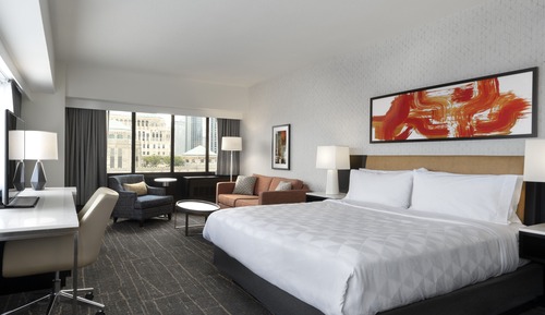 Suite, 1 King Bed, Accessible (Mobility, Roll-In Shower)