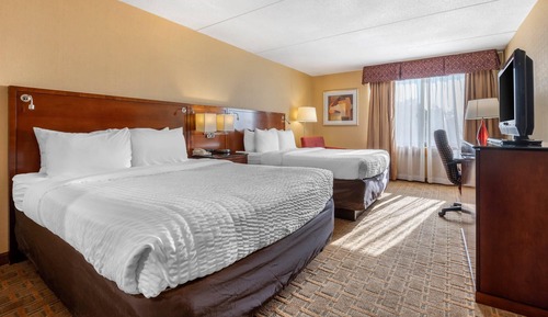 2 Queen Beds, Nonsmoking, Partial Lake View