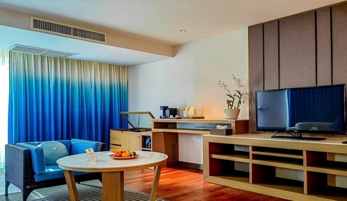 Suite, 2 Twin Beds, Pool View (Furnished Balcony)