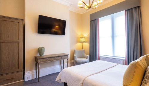 Suite, 1 King Bed, Non Smoking (Shower Only)