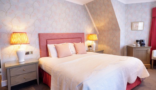 Suite, 1 King Bed, Balcony, Garden View