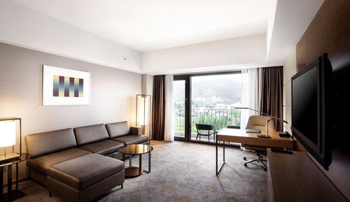 Premium Suite, 2 Twin Beds (Maple)