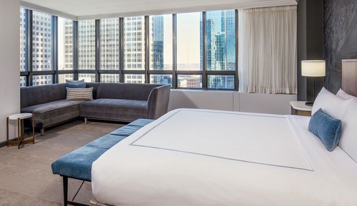 Room, 1 King Bed, Accessible, Corner (Hearing, Roll-in Shower)