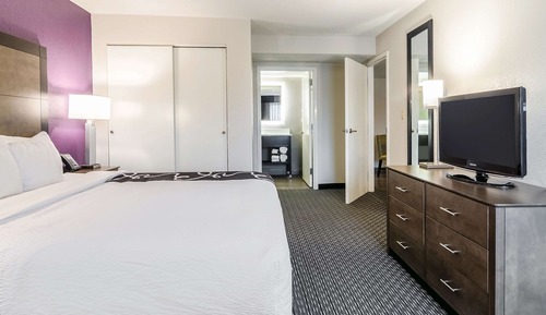 Deluxe Suite, 1 King Bed