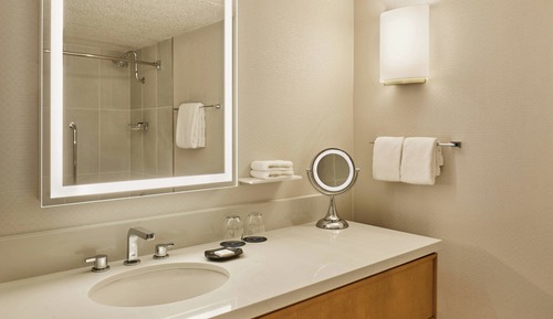 Club Suite, 1 Bedroom (Mobility Accessible, Roll-In Shower)