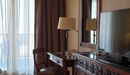 Deluxe Room, 1 King Bed, Non Smoking (Balcony)