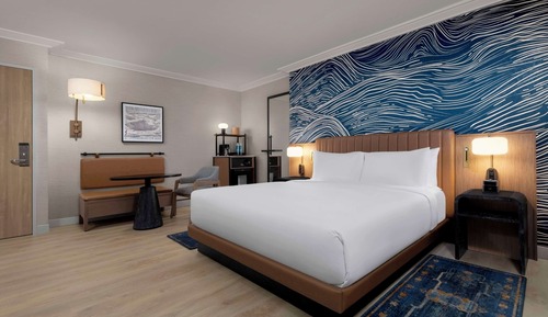 Room, 1 King Bed, Balcony, Corner