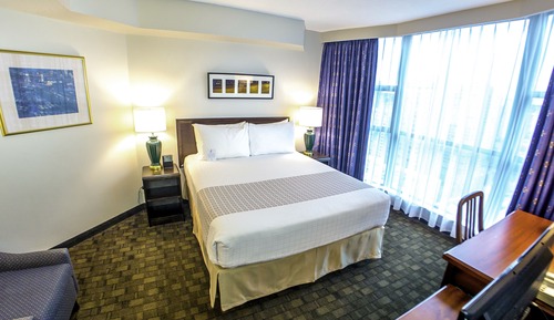 Deluxe Suite, 1 Queen Bed, Corner