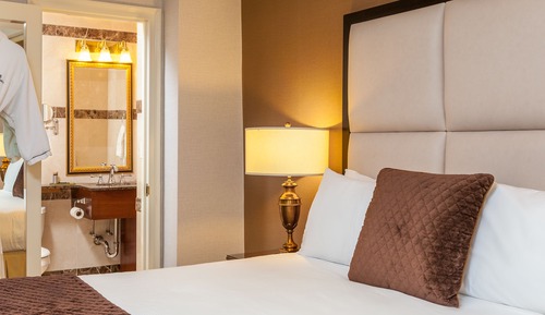 Deluxe Room, 1 Queen Bed