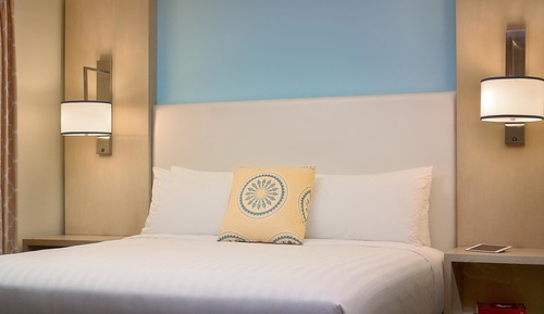 Suite, 1 King Bed, Accessible (Hearing)