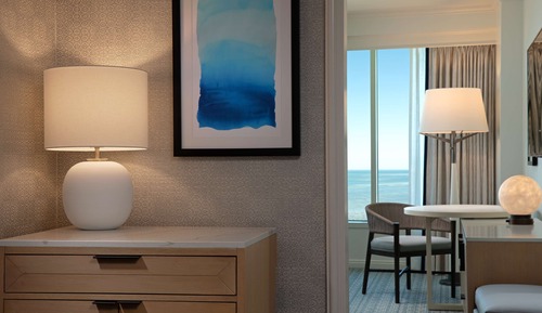 Room, 1 King Bed (Runway View)