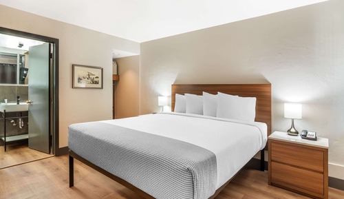 Standard Room, 1 King Bed, Non Smoking