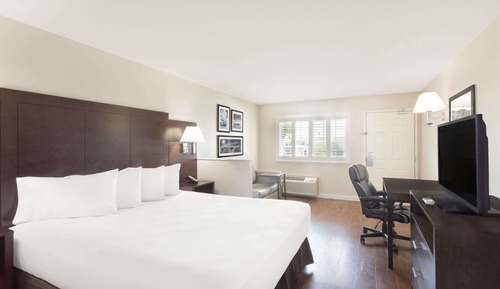 Studio Suite, 1 King Bed, Non Smoking, Jetted Tub