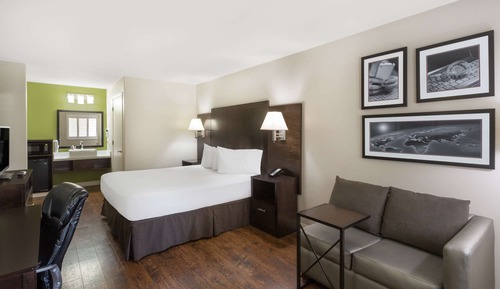 Room, 1 King Bed, Microwave