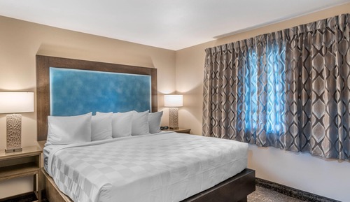 Suite, 1 King Bed with Sofa bed, Non Smoking