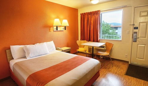Premium Room, 1 Queen Bed, Non Smoking, Refrigerator & Microwave