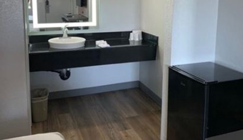 Standard Room, 1 King Bed, Accessible, Non Smoking
