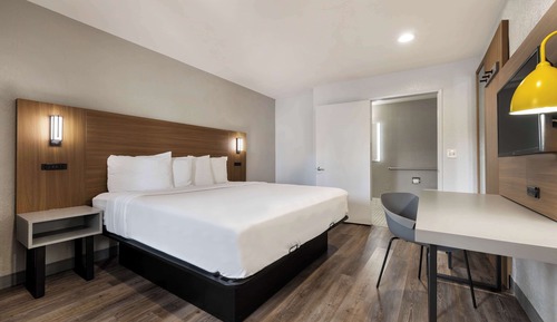 Standard Room, 1 King Bed, Non Smoking