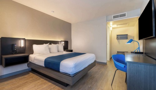 Standard Room, 1 Queen Bed, Accessible, Non Smoking